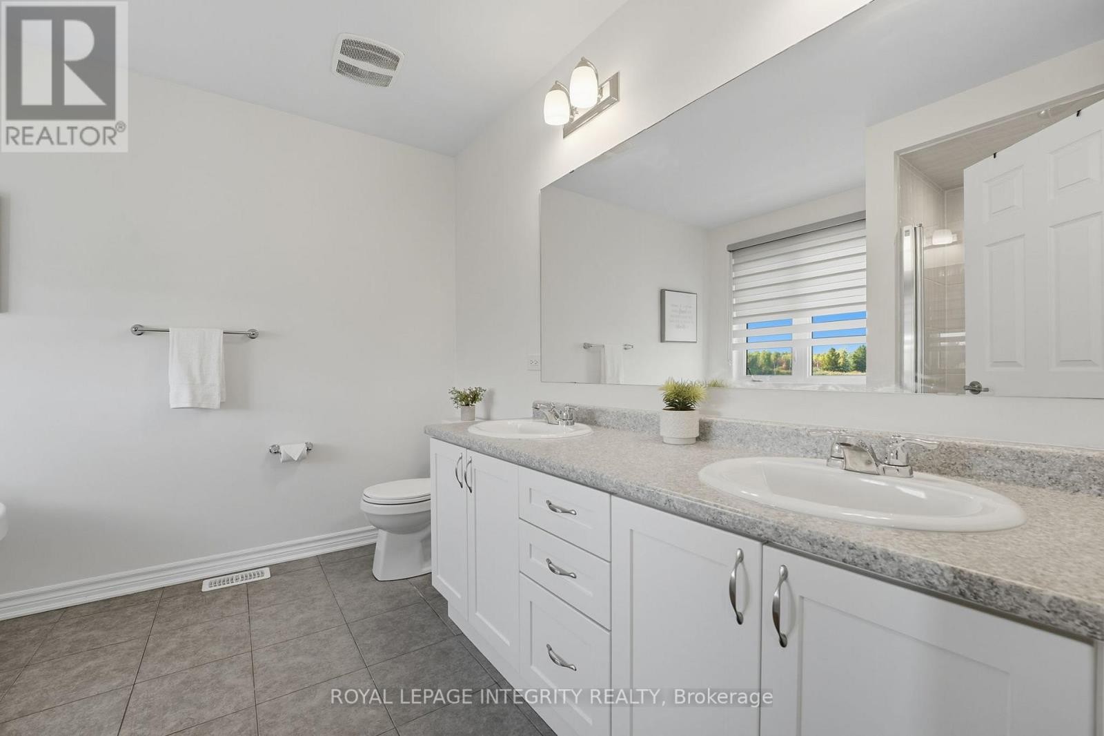 












347 WILLOW ASTER CIRCLE

,
Ottawa,




Ontario
K4A1C6

