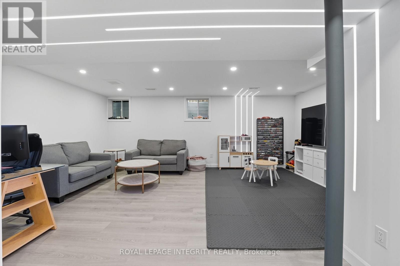 












347 WILLOW ASTER CIRCLE

,
Ottawa,




Ontario
K4A1C6

