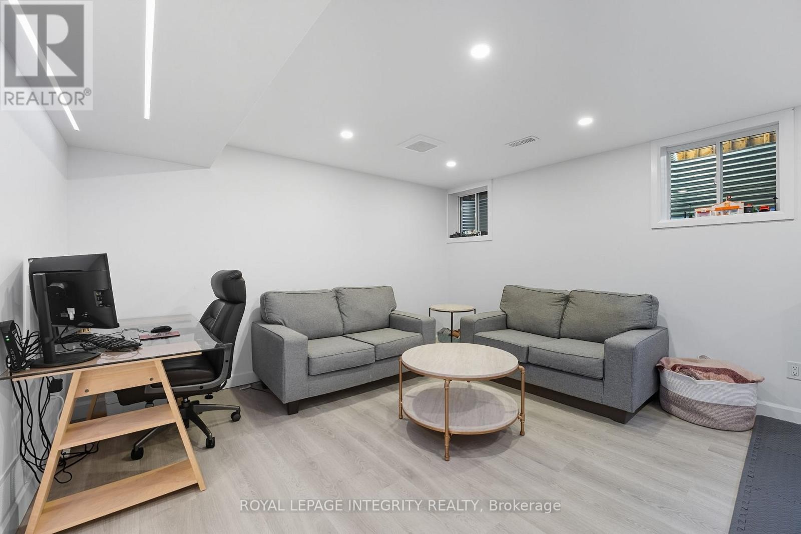 












347 WILLOW ASTER CIRCLE

,
Ottawa,




Ontario
K4A1C6

