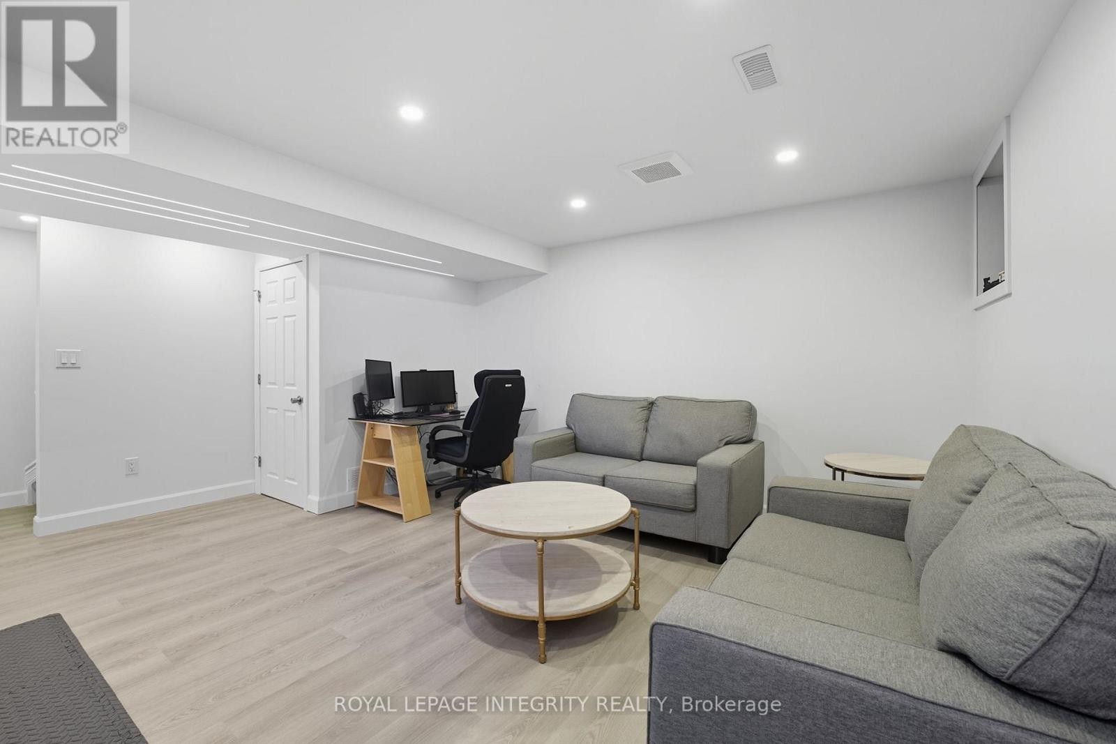 












347 WILLOW ASTER CIRCLE

,
Ottawa,




Ontario
K4A1C6

