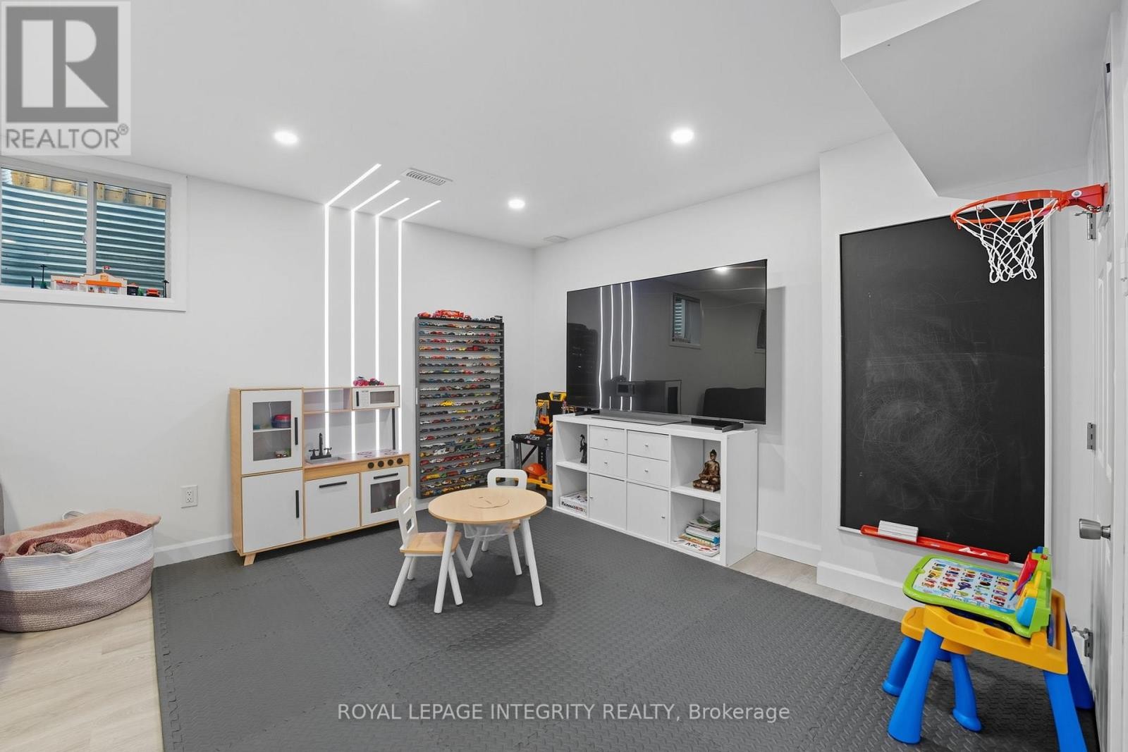 












347 WILLOW ASTER CIRCLE

,
Ottawa,




Ontario
K4A1C6

