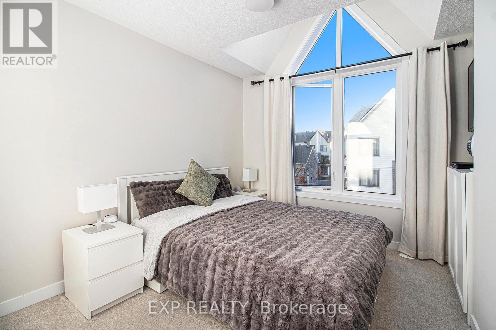 












754 KINSTEAD PRIVATE

,
Ottawa,




Ontario
K2S3B3

