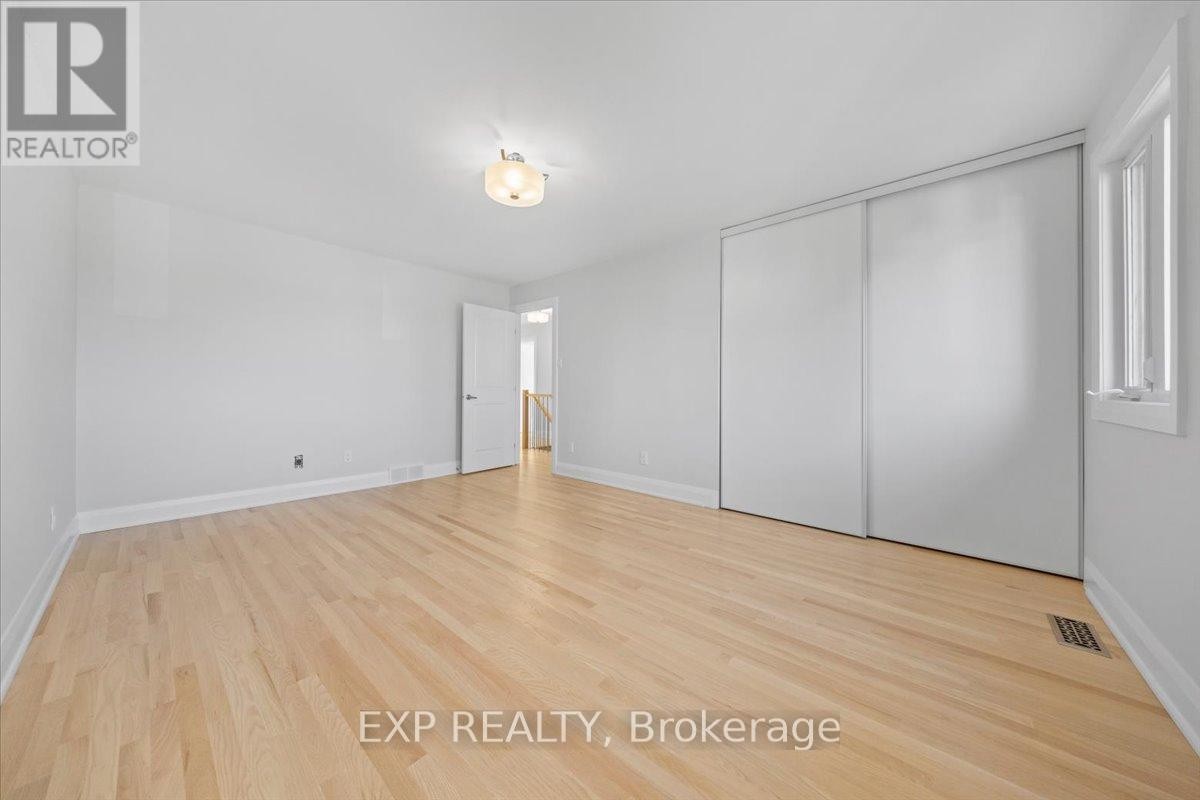 












18 IVYLEA STREET

,
Ottawa,




Ontario
K2G4X5

