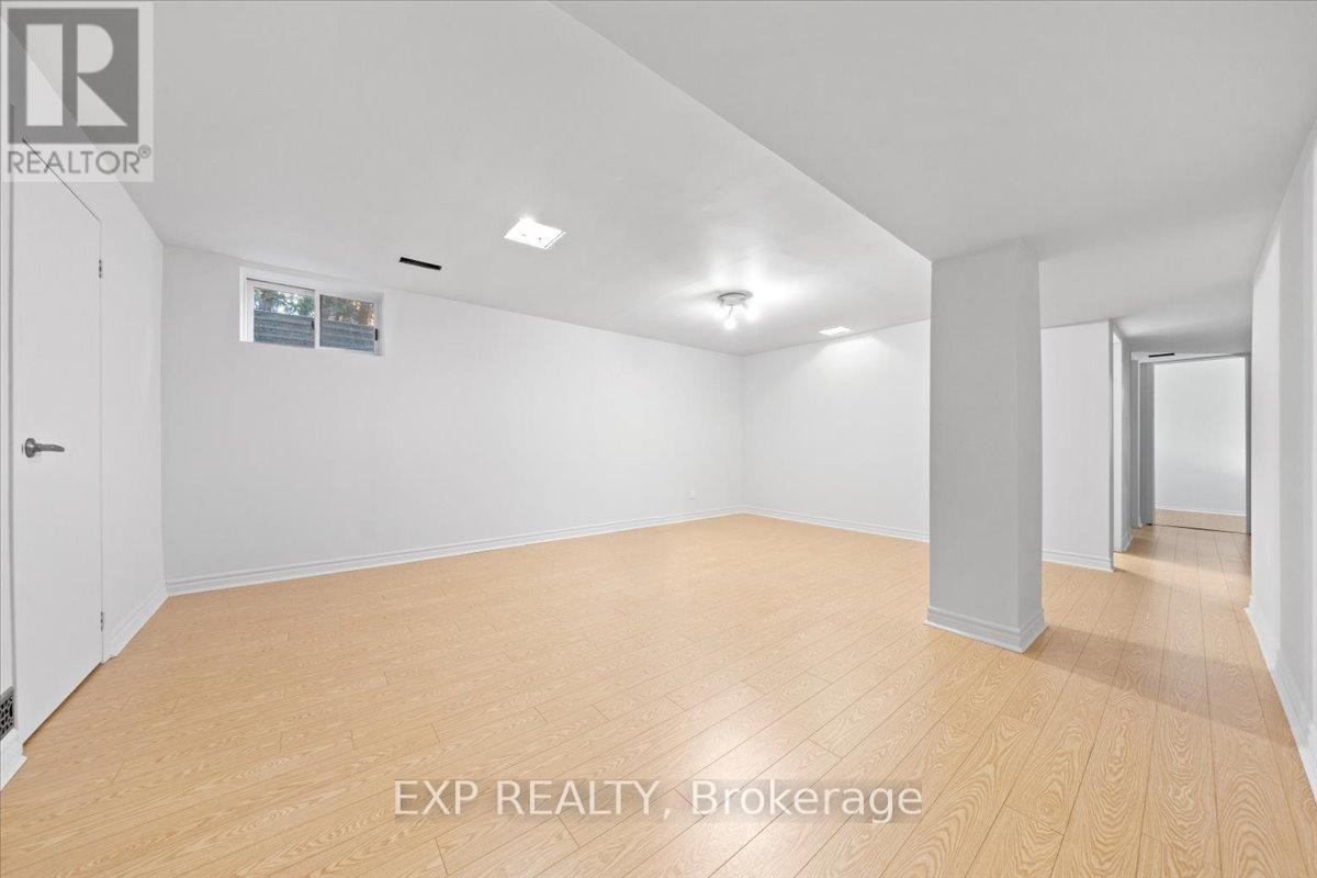 












18 IVYLEA STREET

,
Ottawa,




Ontario
K2G4X5

