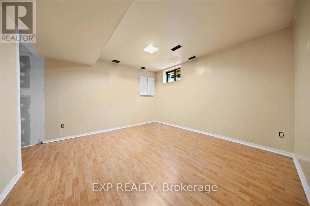 












18 IVYLEA STREET

,
Ottawa,




Ontario
K2G4X5

