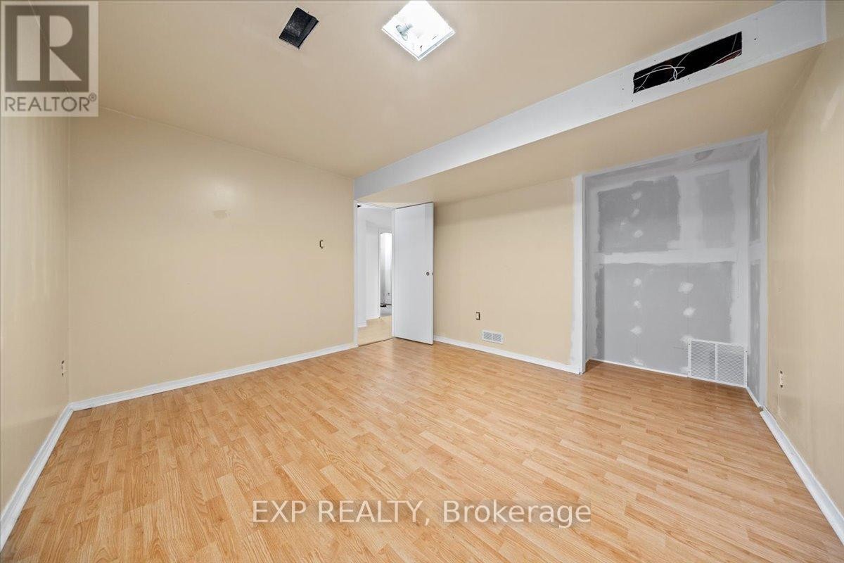 












18 IVYLEA STREET

,
Ottawa,




Ontario
K2G4X5

