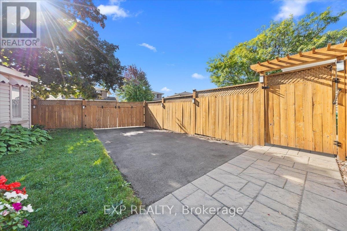 












18 IVYLEA STREET

,
Ottawa,




Ontario
K2G4X5

