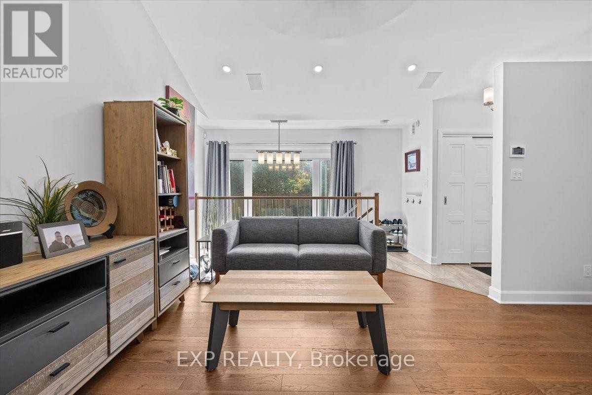 












18 IVYLEA STREET

,
Ottawa,




Ontario
K2G4X5

