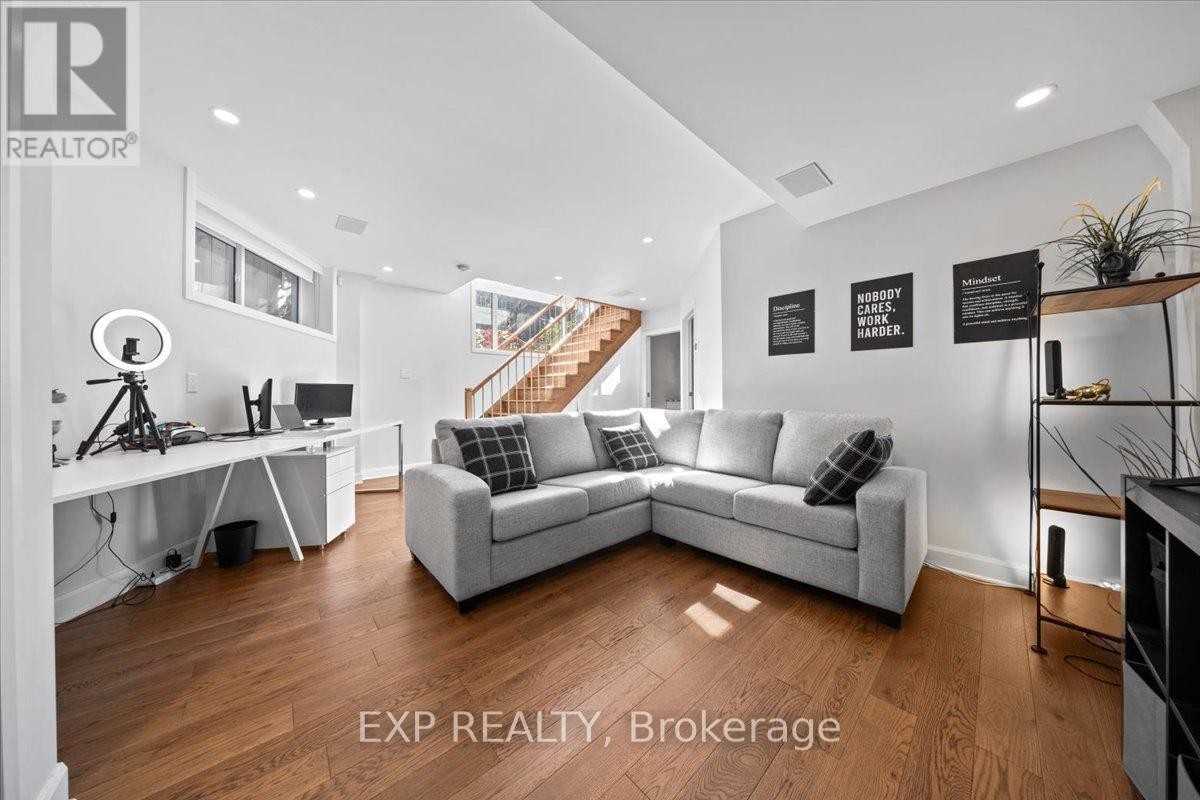 












18 IVYLEA STREET

,
Ottawa,




Ontario
K2G4X5

