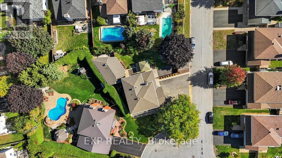 












18 IVYLEA STREET

,
Ottawa,




Ontario
K2G4X5

