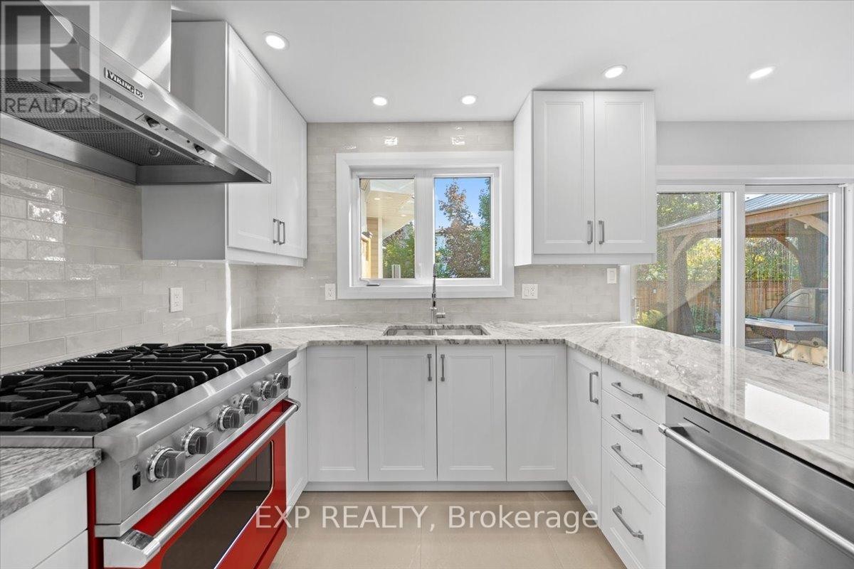 












18 IVYLEA STREET

,
Ottawa,




Ontario
K2G4X5

