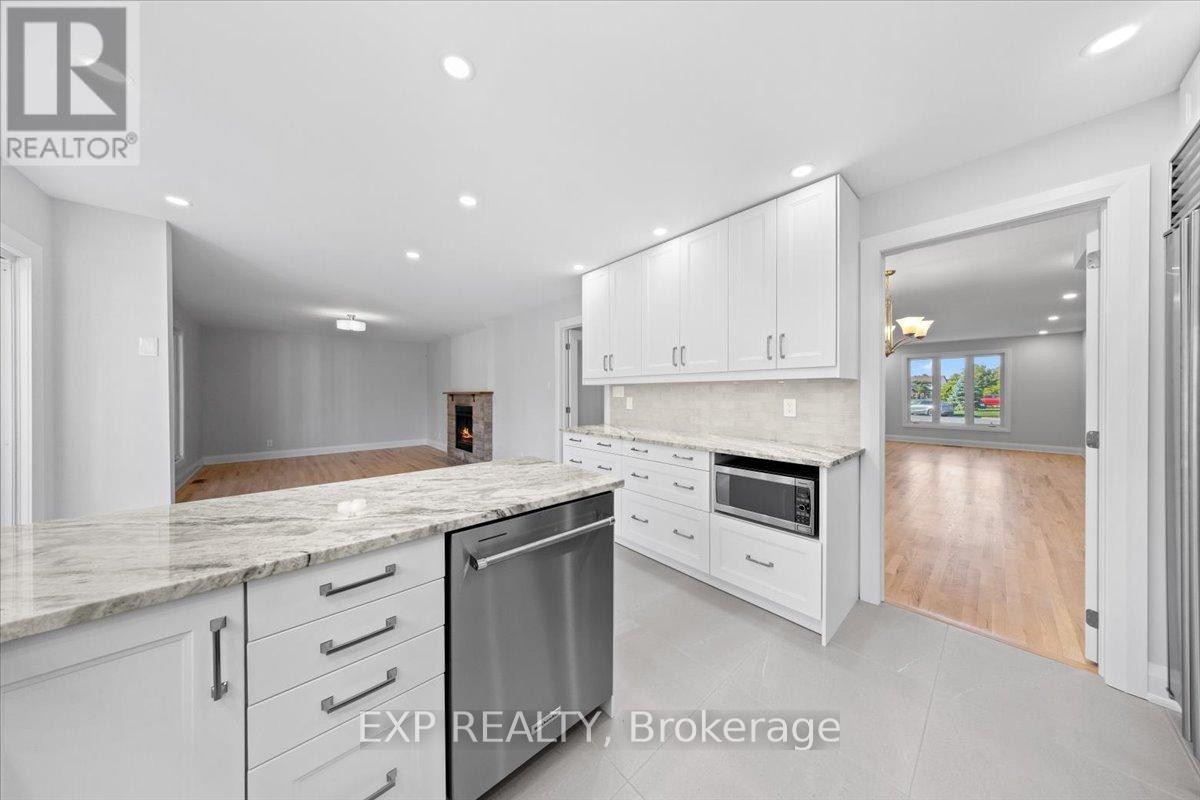 












18 IVYLEA STREET

,
Ottawa,




Ontario
K2G4X5

