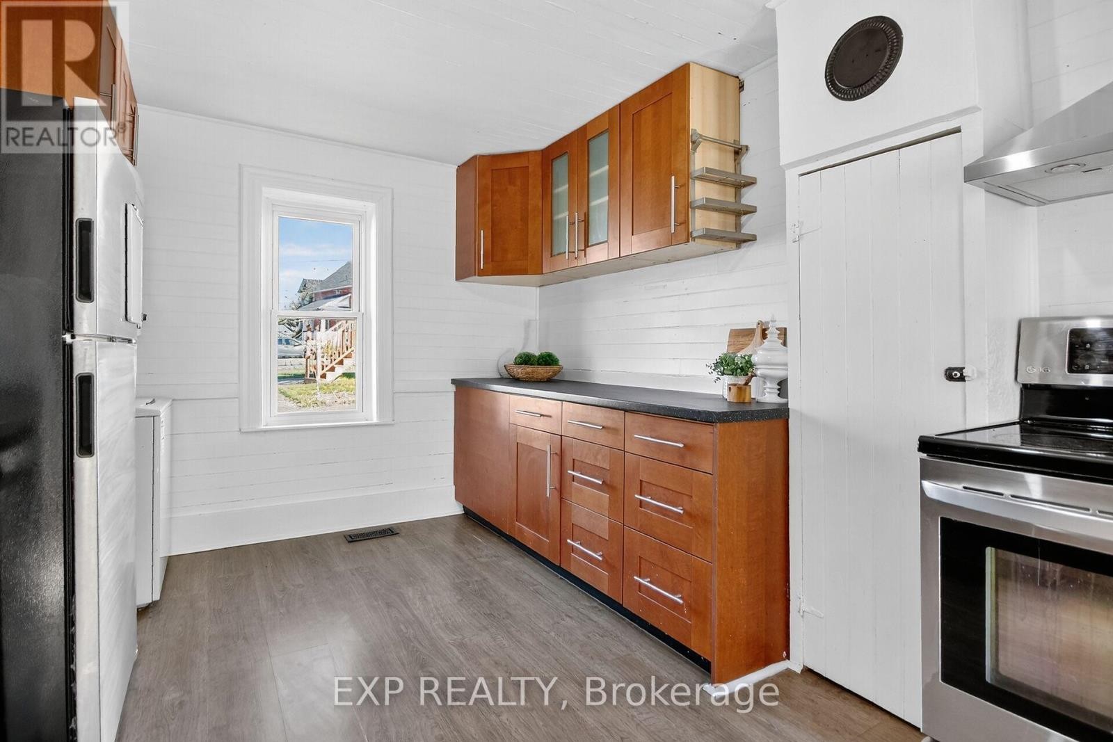 












95 MAIN STREET E

,
Mississippi Mills,




Ontario
K0A1A0

