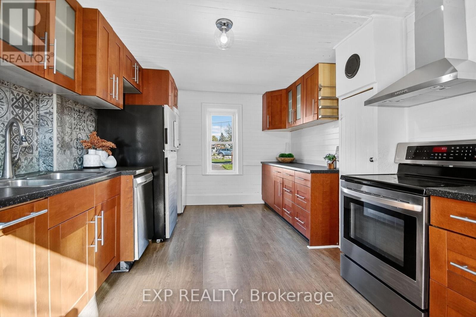 












95 MAIN STREET E

,
Mississippi Mills,




Ontario
K0A1A0

