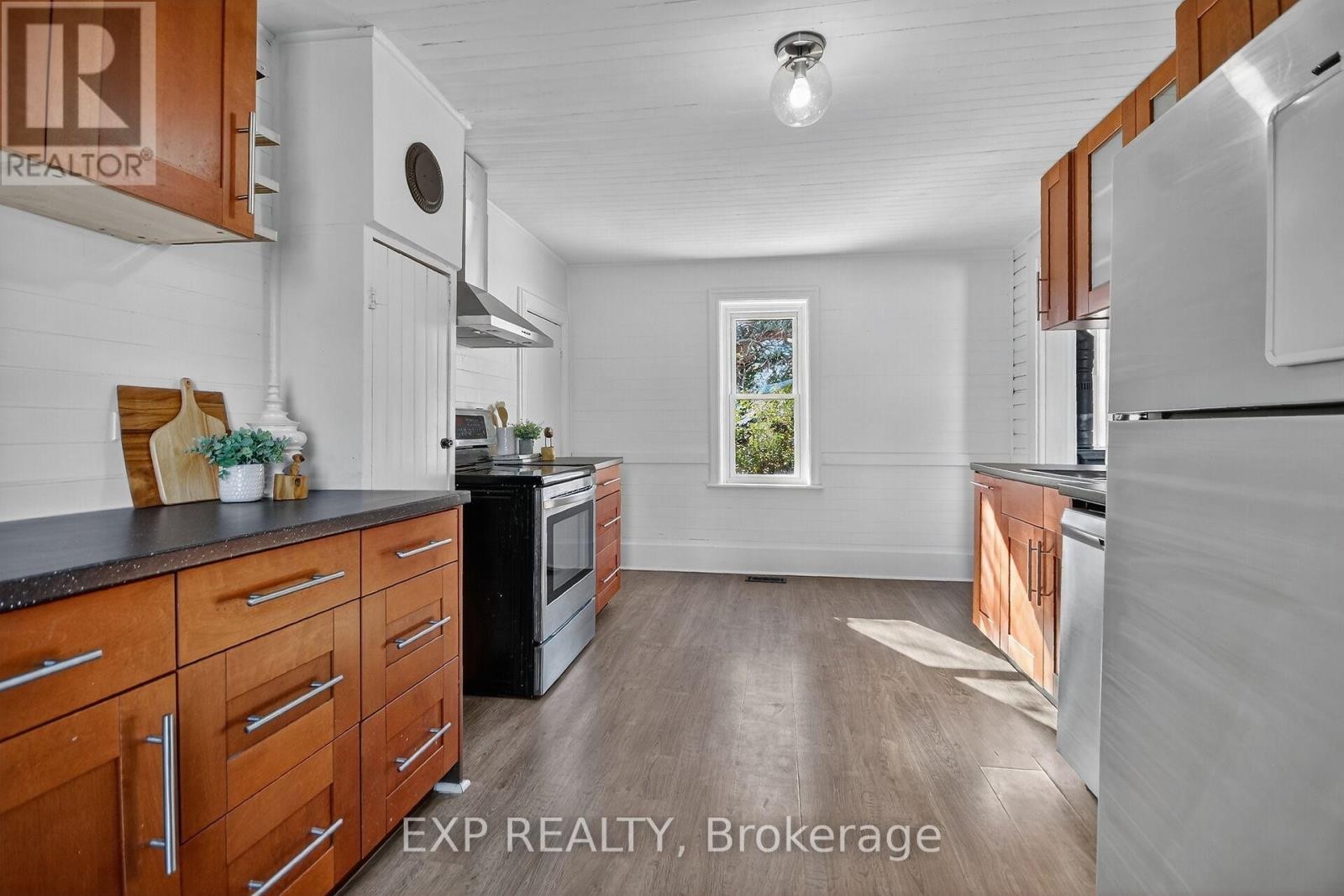 












95 MAIN STREET E

,
Mississippi Mills,




Ontario
K0A1A0

