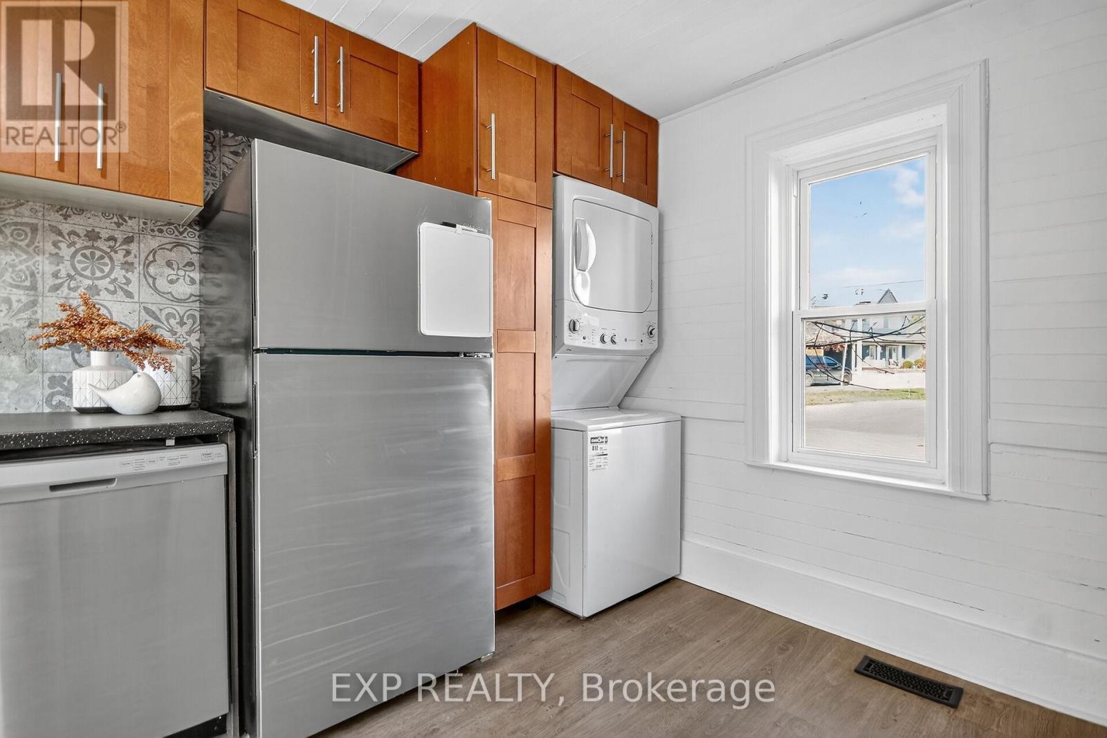 












95 MAIN STREET E

,
Mississippi Mills,




Ontario
K0A1A0

