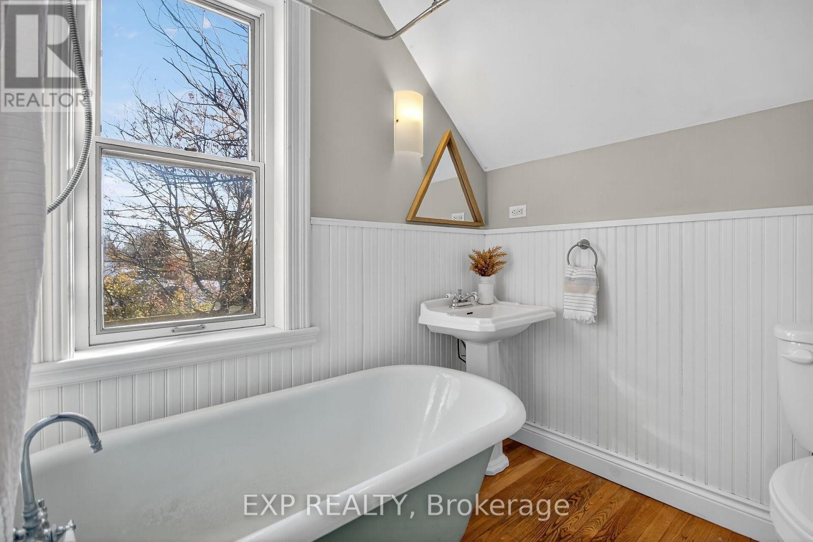 












95 MAIN STREET E

,
Mississippi Mills,




Ontario
K0A1A0

