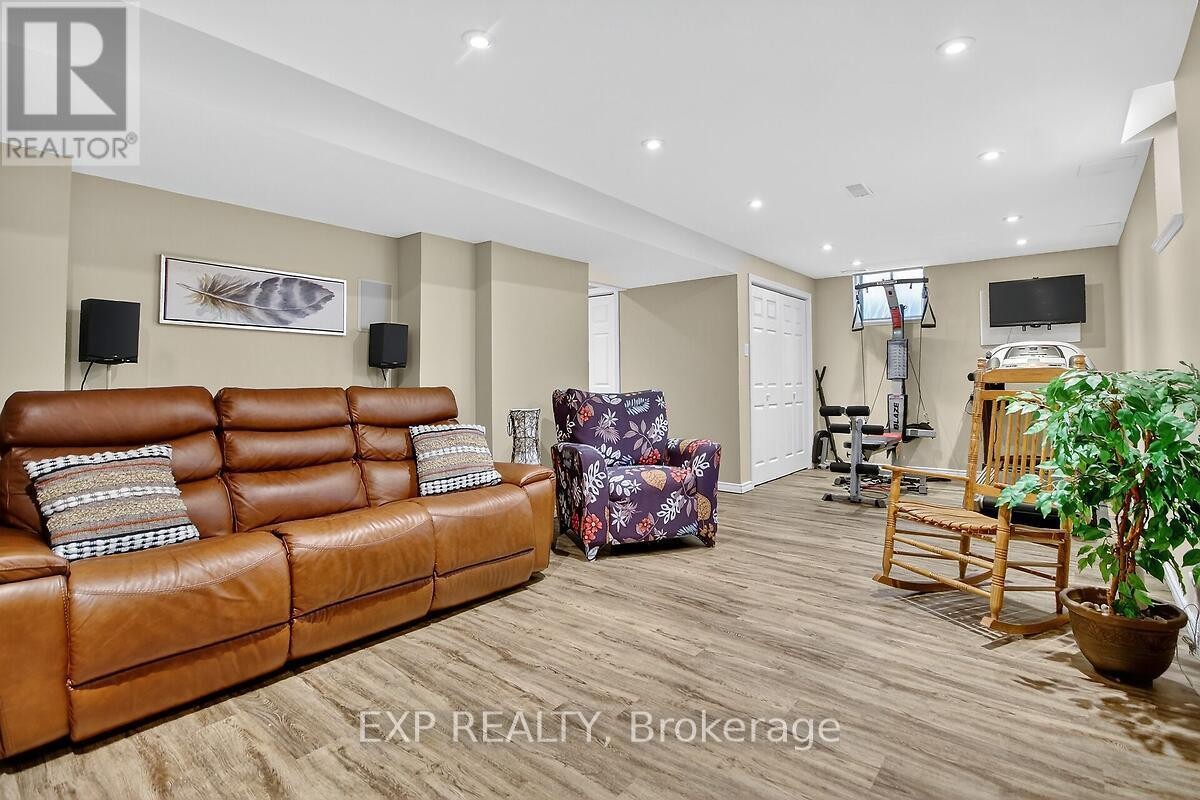 












202 MISTRAL WAY

,
Ottawa,




Ontario
K2S0G6

