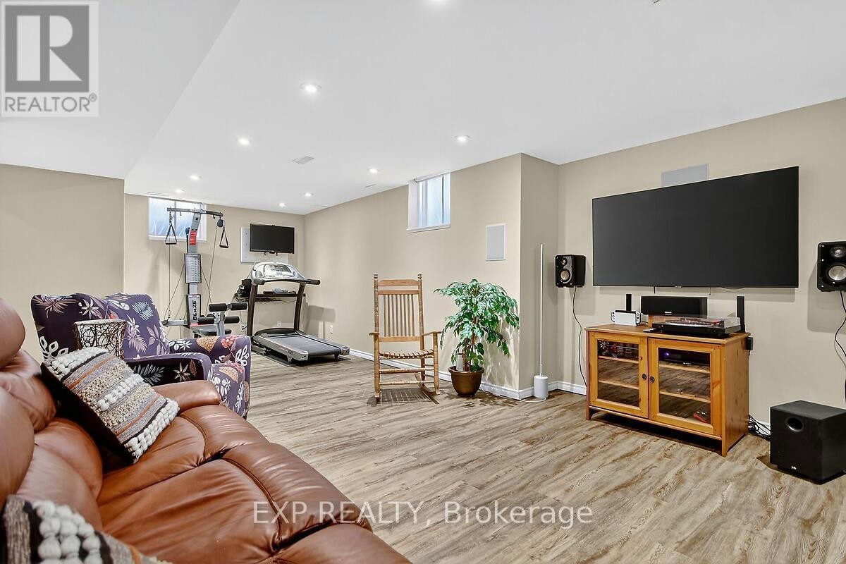 












202 MISTRAL WAY

,
Ottawa,




Ontario
K2S0G6

