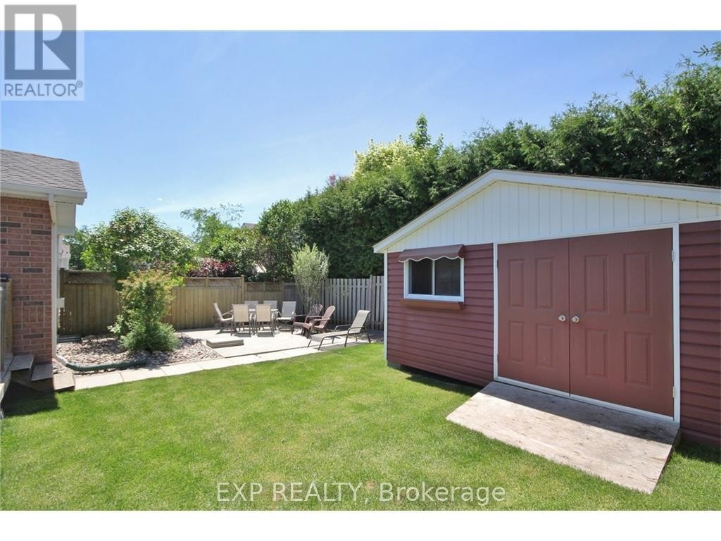 












24 WALLSEND AVENUE

,
Ottawa,




Ontario
K2K3K7

