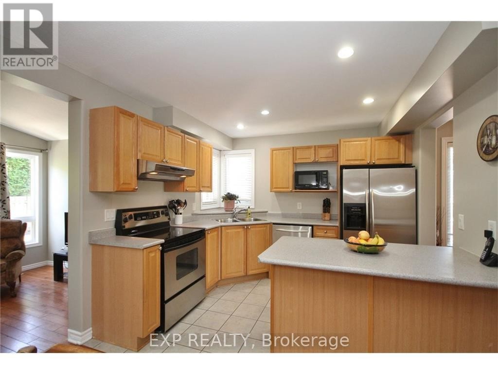 












24 WALLSEND AVENUE

,
Ottawa,




Ontario
K2K3K7

