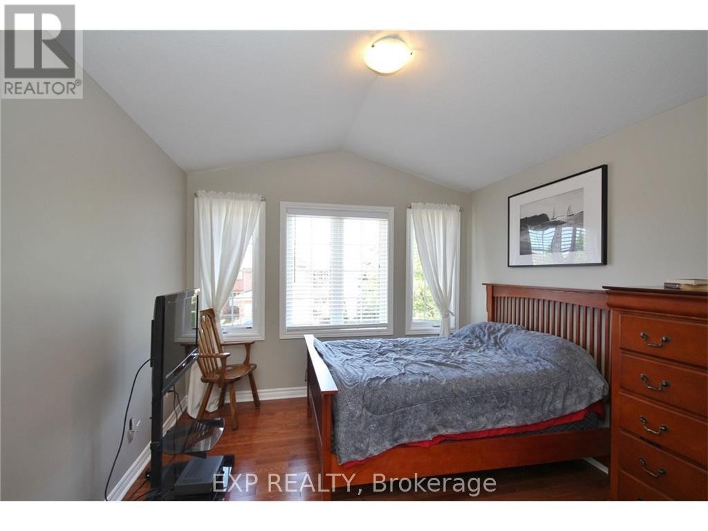 












24 WALLSEND AVENUE

,
Ottawa,




Ontario
K2K3K7

