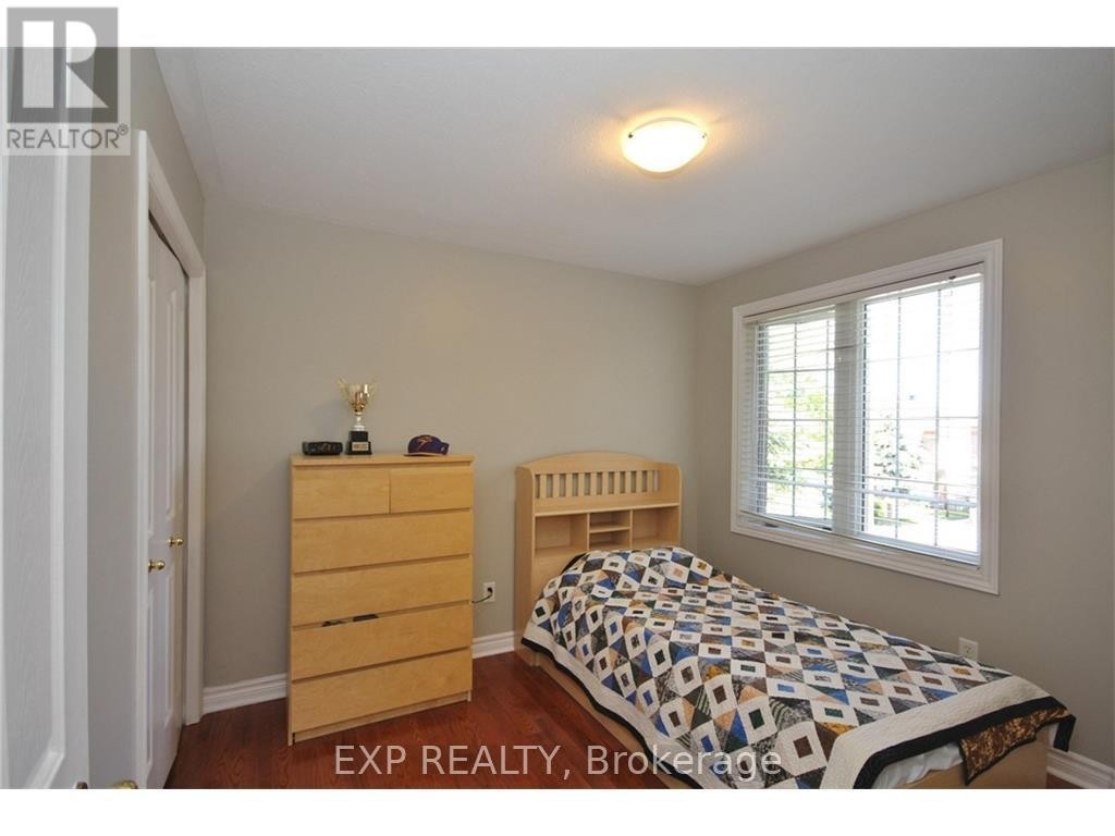 












24 WALLSEND AVENUE

,
Ottawa,




Ontario
K2K3K7

