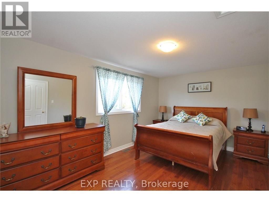 












24 WALLSEND AVENUE

,
Ottawa,




Ontario
K2K3K7

