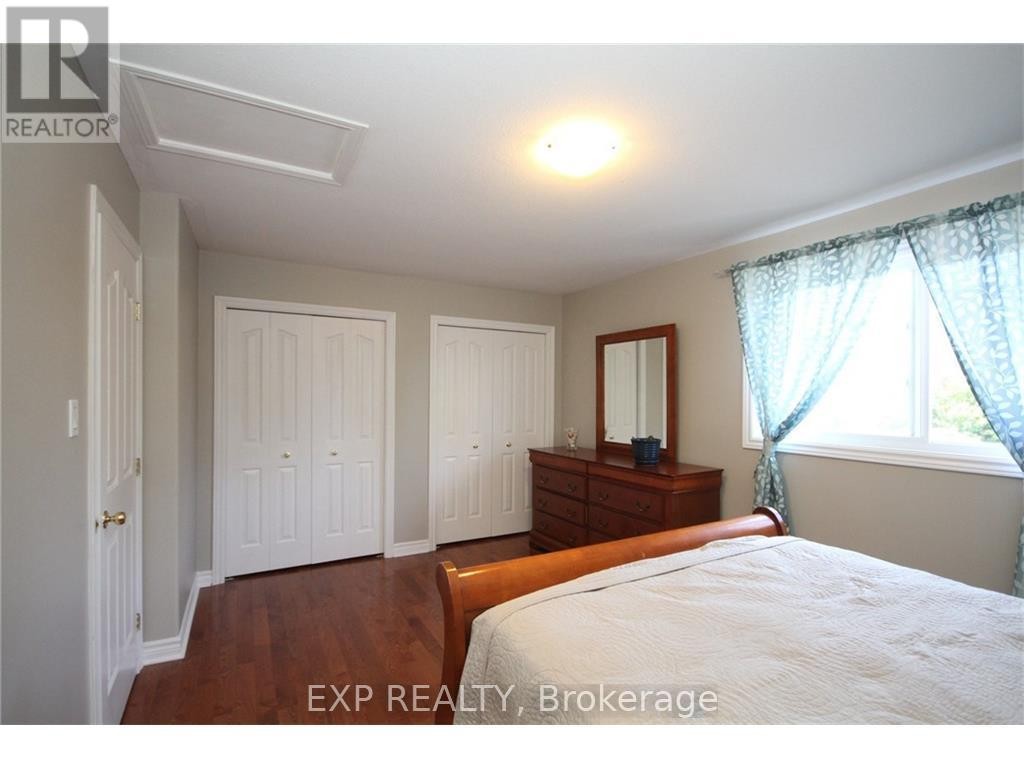 












24 WALLSEND AVENUE

,
Ottawa,




Ontario
K2K3K7

