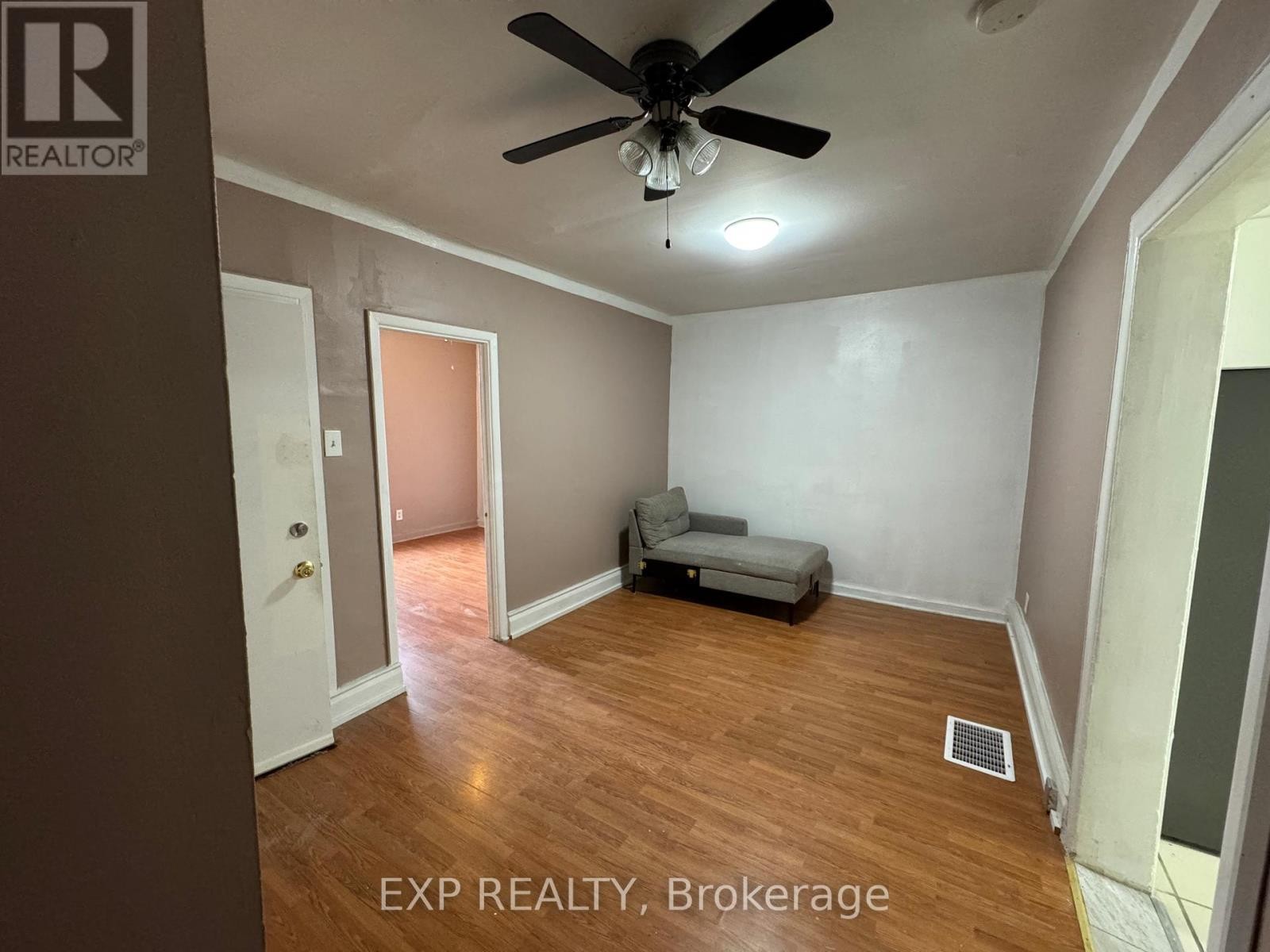 












1 - 70 BARRETTE STREET

,
Ottawa,




Ontario
K1L8A3

