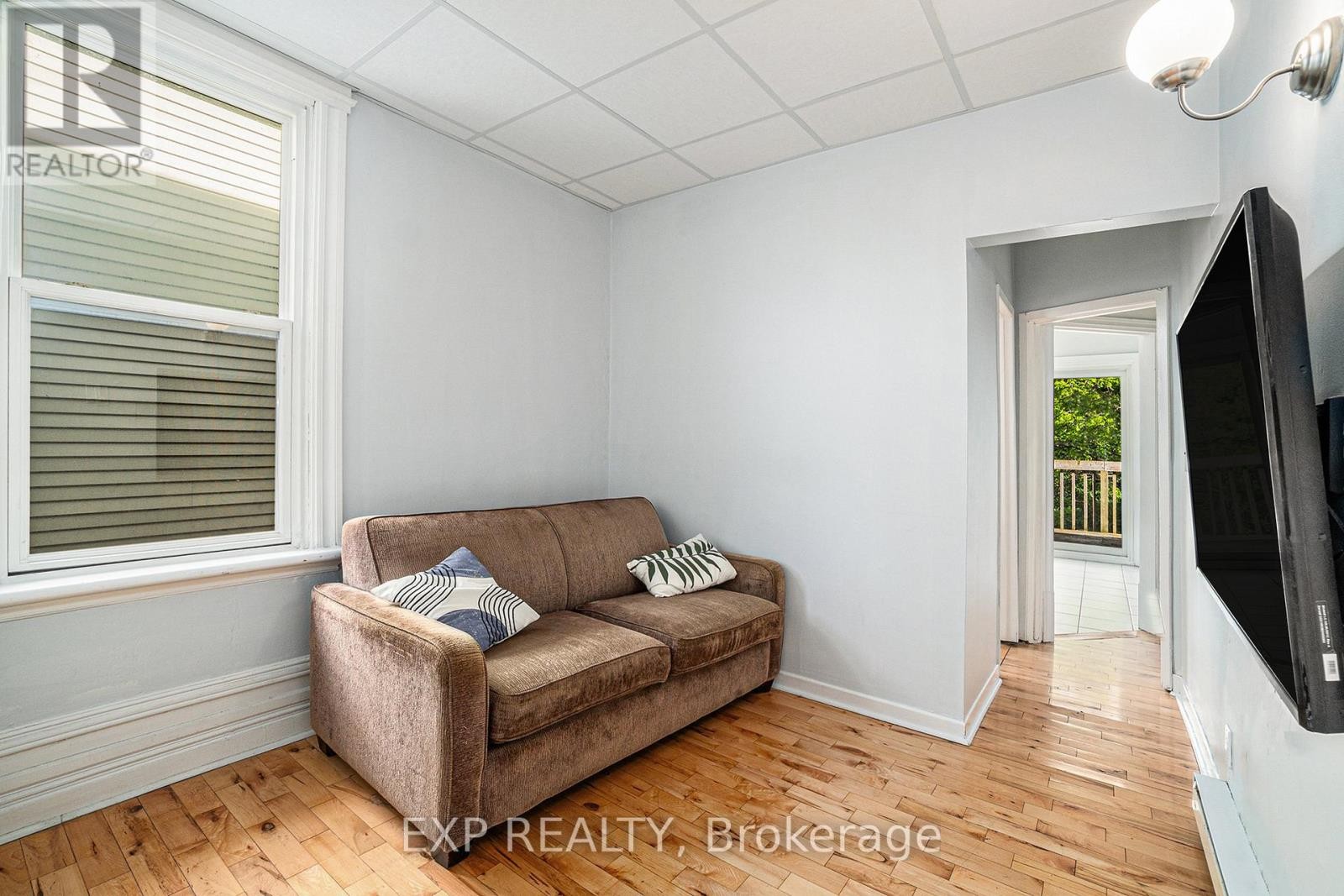 












2 - 350 FIFTH AVENUE

,
Ottawa,




Ontario
K1S2N8

