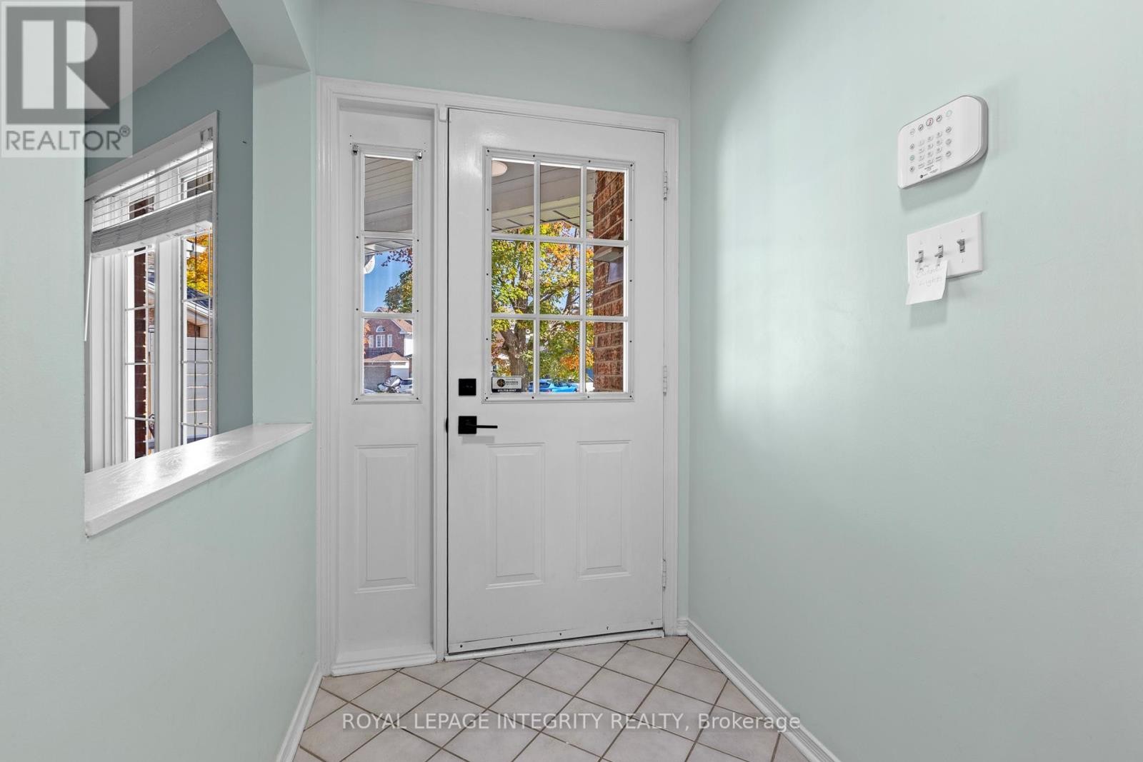 












11 ROYAL FIELD CRESCENT

,
Ottawa,




Ontario
K2J4G1

