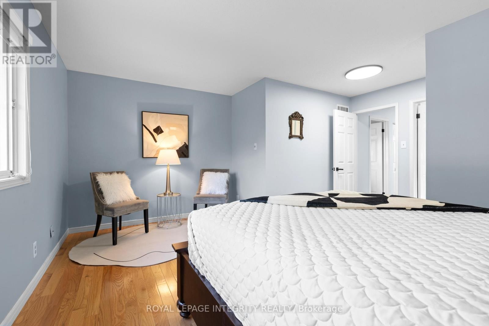 












11 ROYAL FIELD CRESCENT

,
Ottawa,




Ontario
K2J4G1

