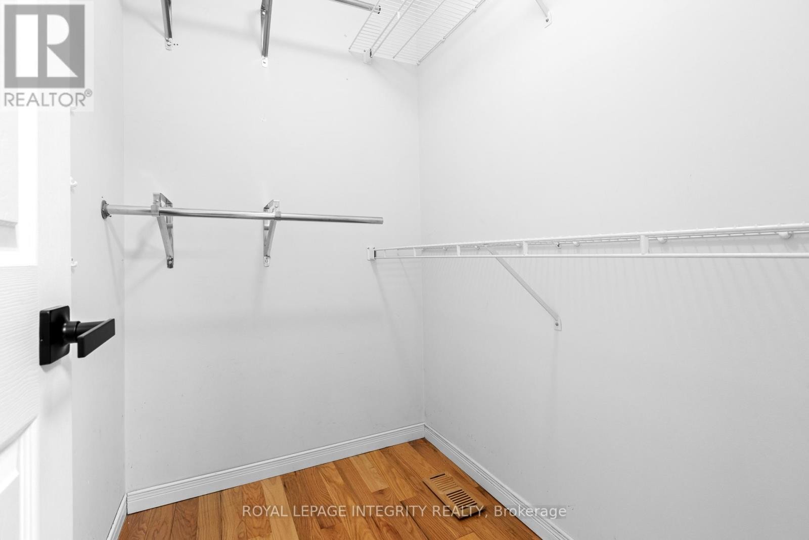 












11 ROYAL FIELD CRESCENT

,
Ottawa,




Ontario
K2J4G1

