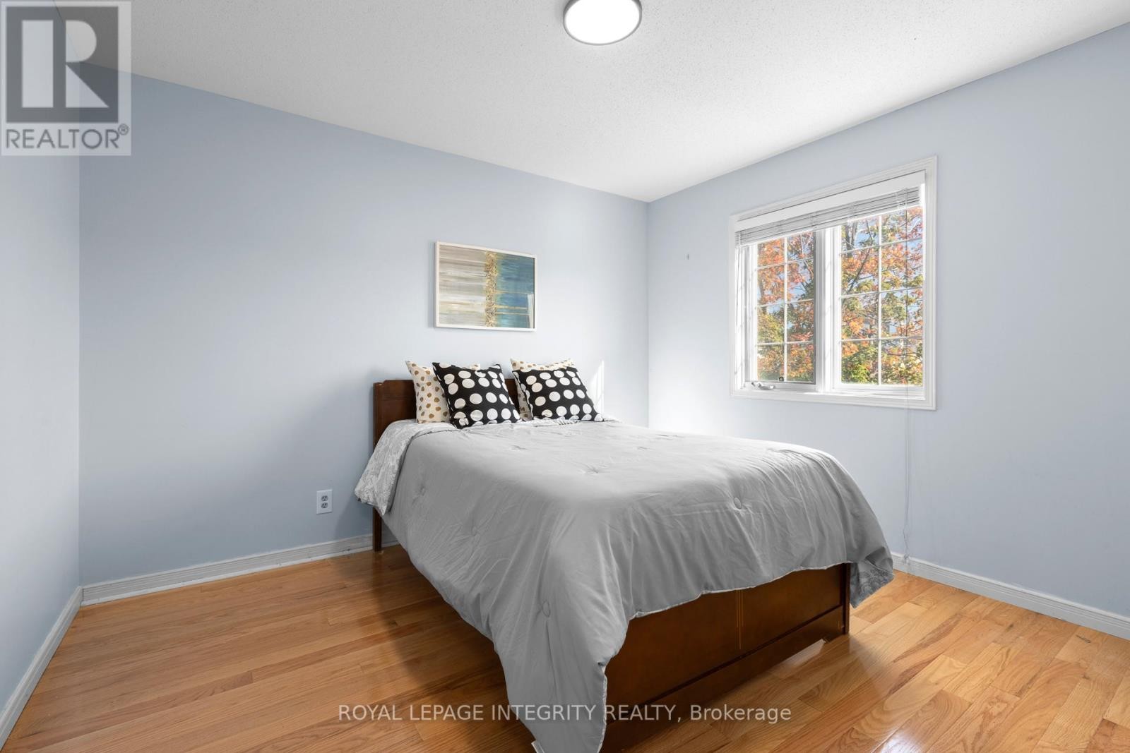 












11 ROYAL FIELD CRESCENT

,
Ottawa,




Ontario
K2J4G1

