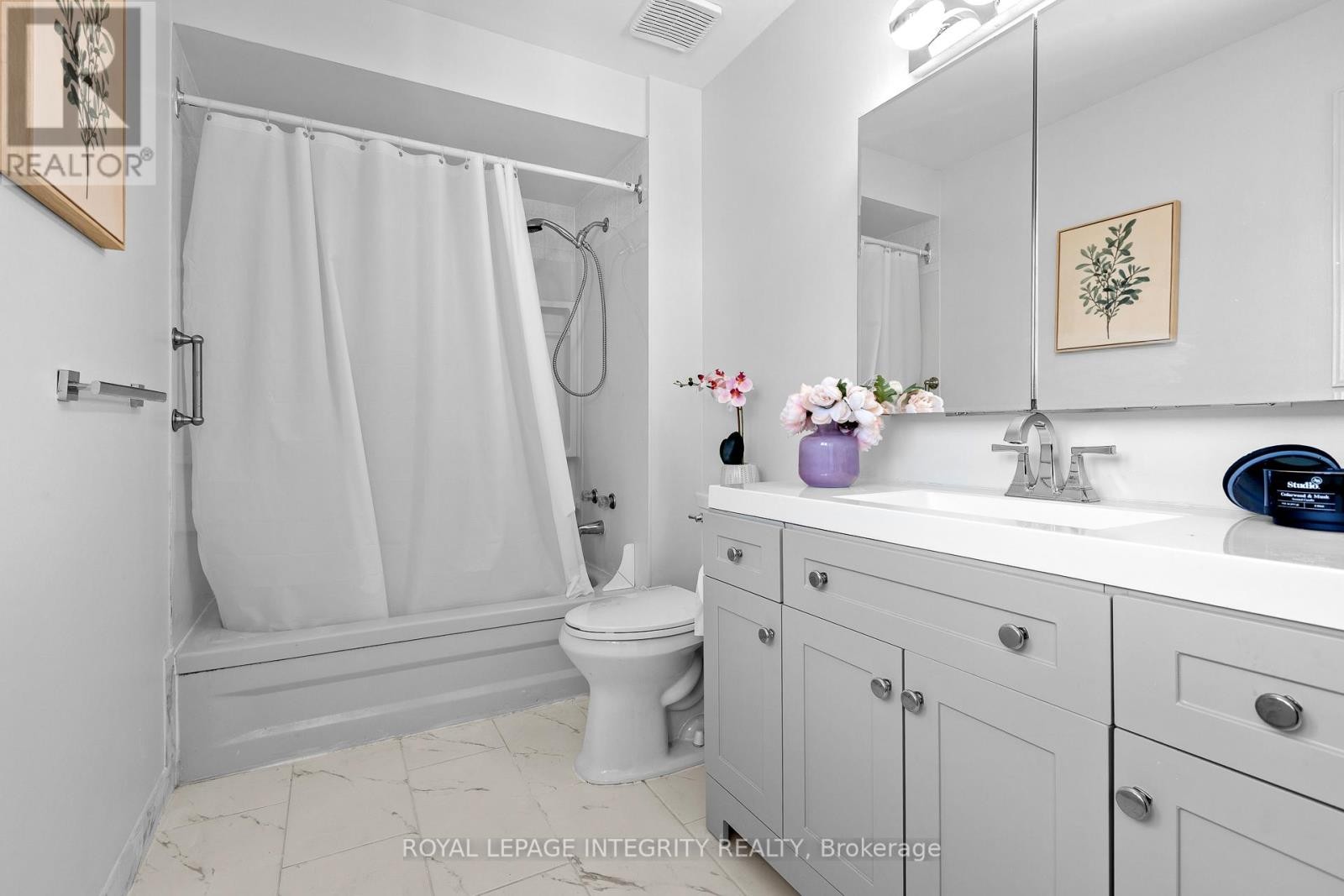 












11 ROYAL FIELD CRESCENT

,
Ottawa,




Ontario
K2J4G1

