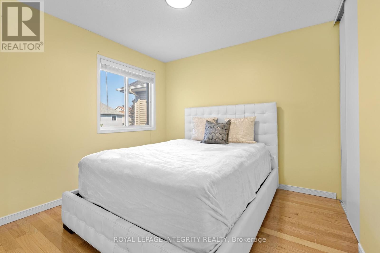 












11 ROYAL FIELD CRESCENT

,
Ottawa,




Ontario
K2J4G1

