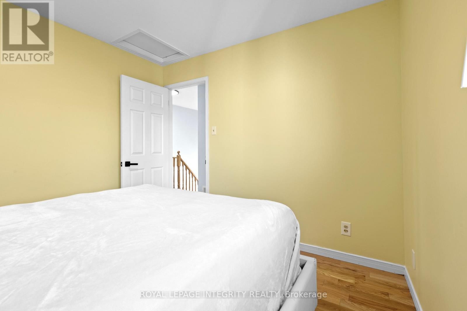 












11 ROYAL FIELD CRESCENT

,
Ottawa,




Ontario
K2J4G1

