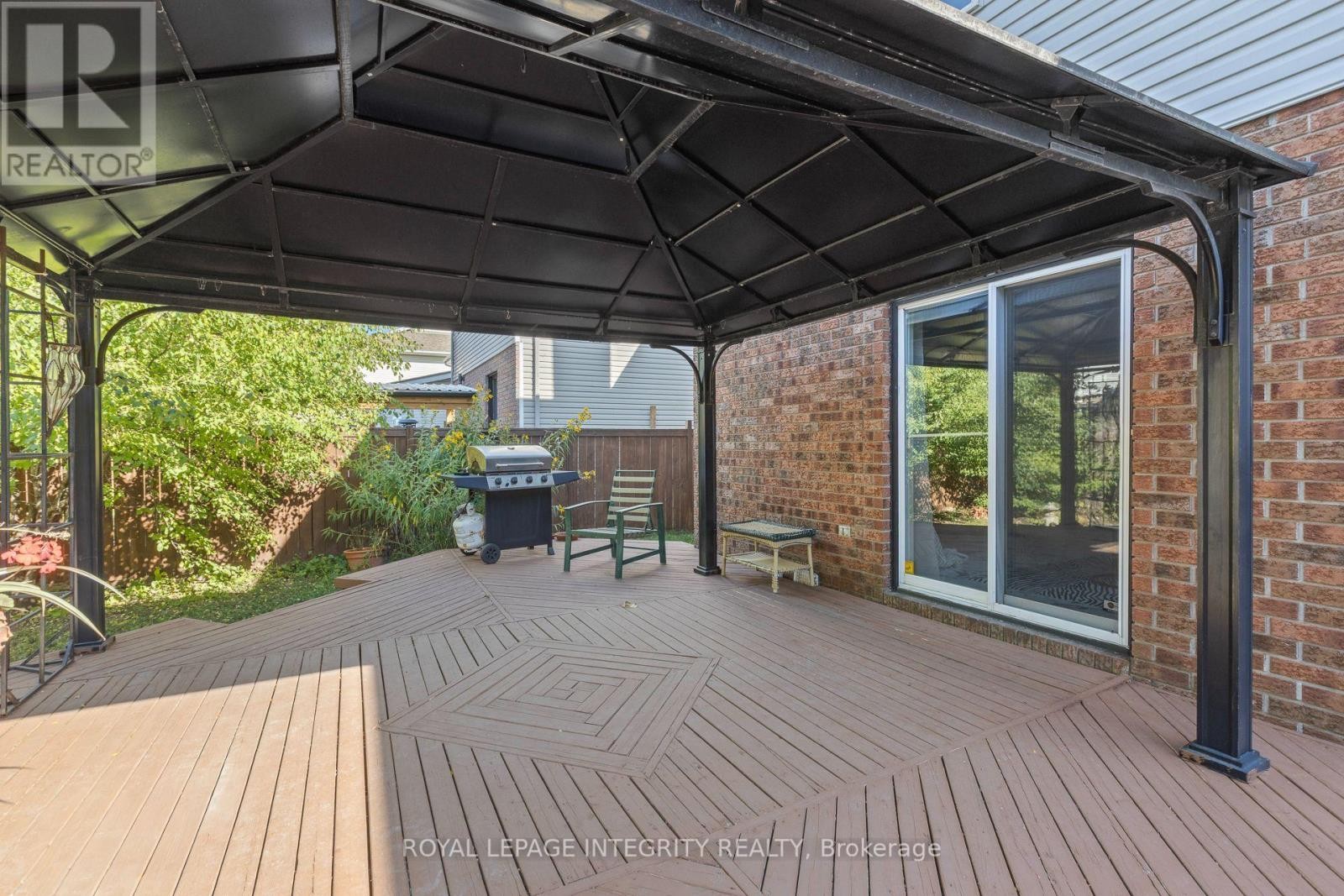 












11 ROYAL FIELD CRESCENT

,
Ottawa,




Ontario
K2J4G1

