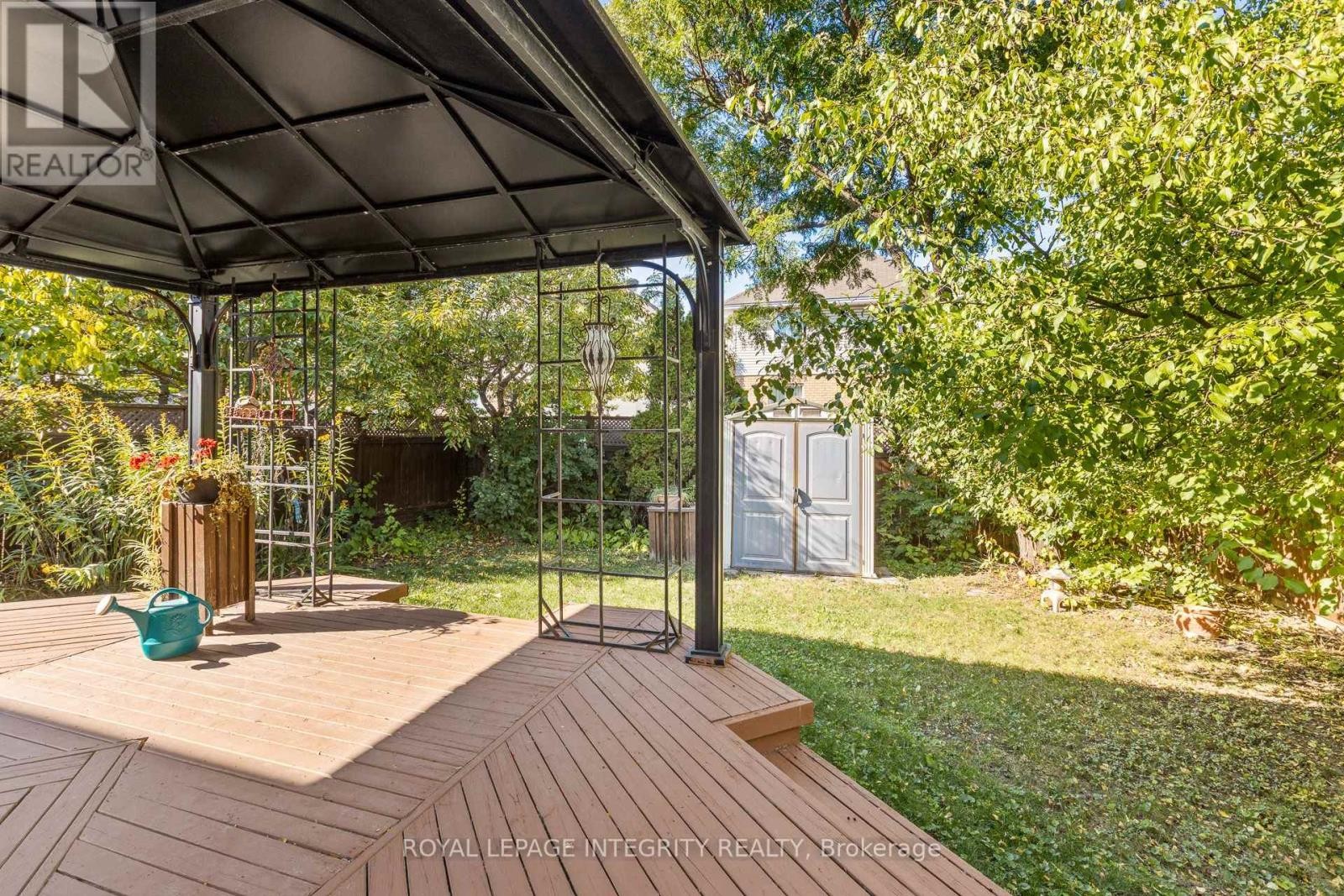 












11 ROYAL FIELD CRESCENT

,
Ottawa,




Ontario
K2J4G1

