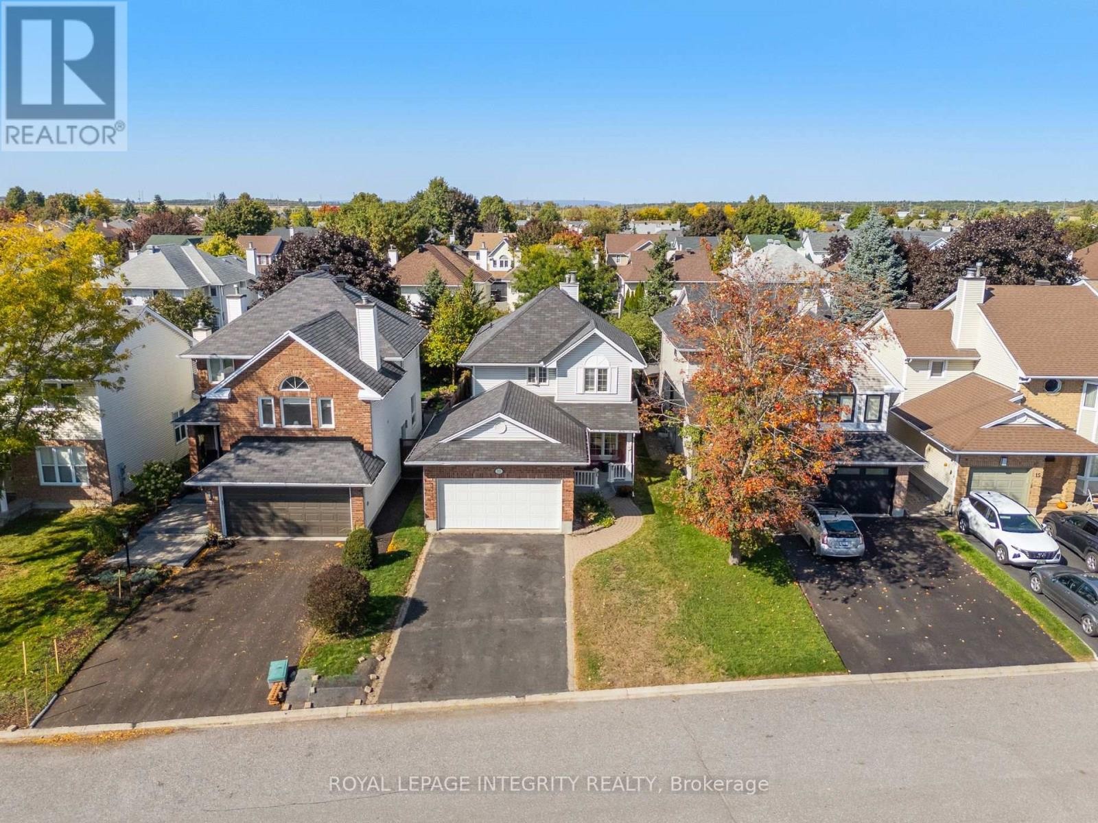 












11 ROYAL FIELD CRESCENT

,
Ottawa,




Ontario
K2J4G1

