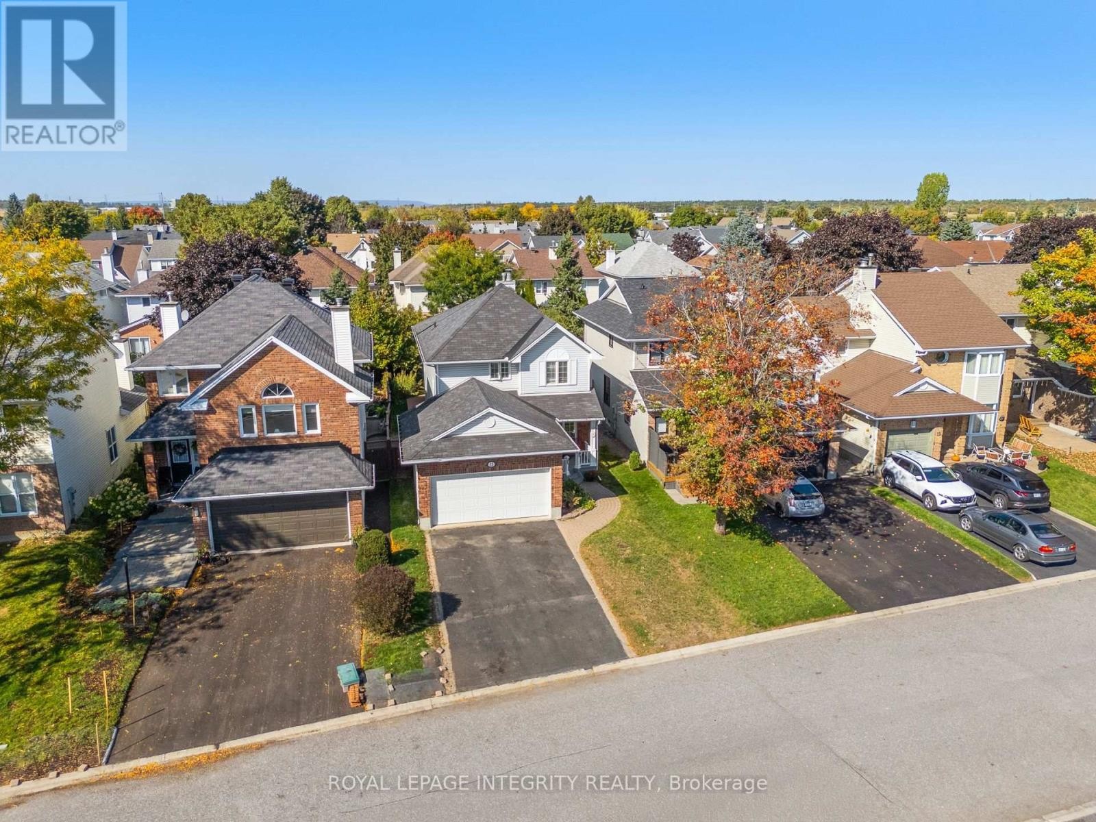 












11 ROYAL FIELD CRESCENT

,
Ottawa,




Ontario
K2J4G1

