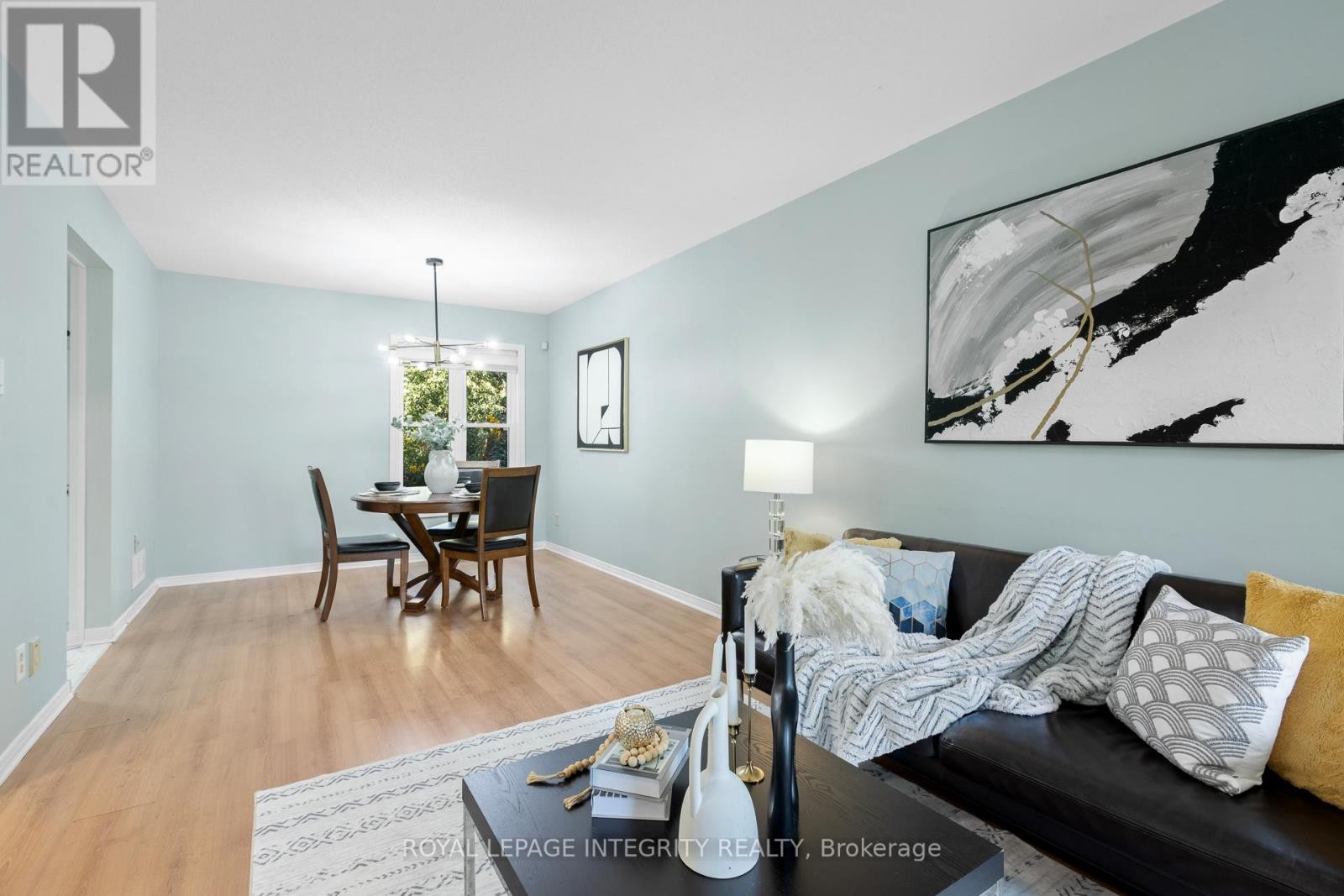 












11 ROYAL FIELD CRESCENT

,
Ottawa,




Ontario
K2J4G1

