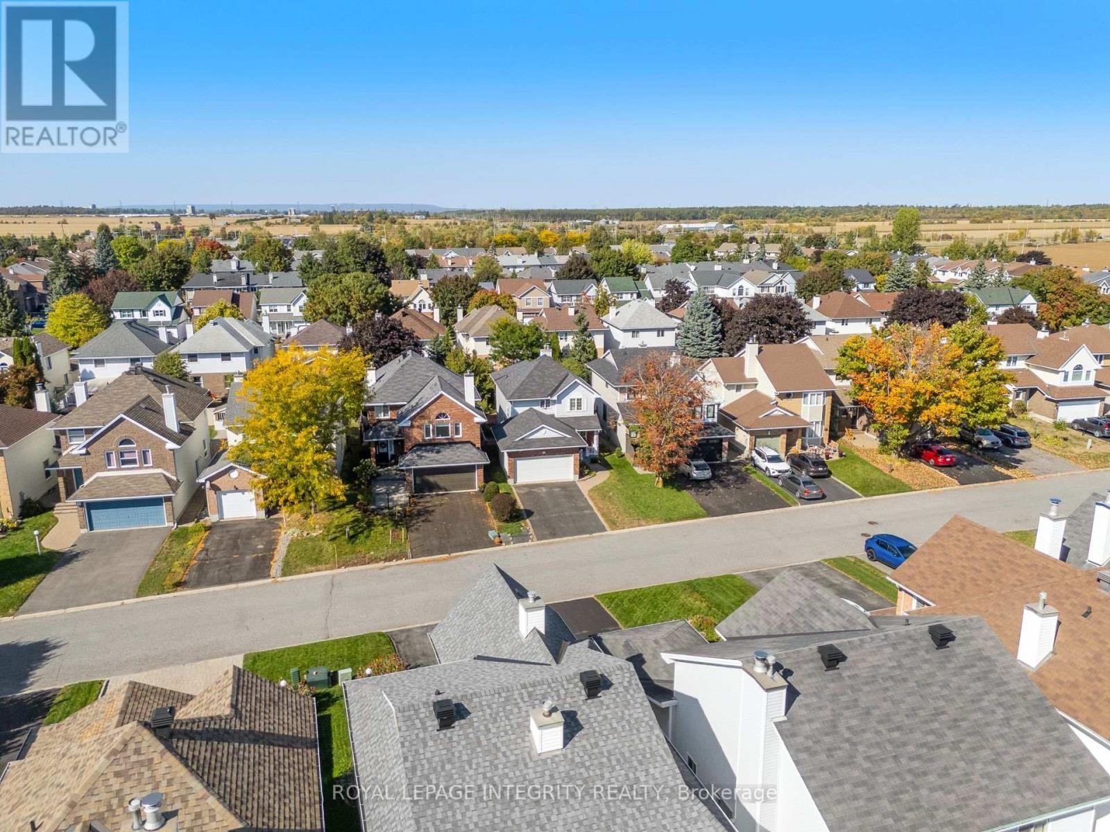 












11 ROYAL FIELD CRESCENT

,
Ottawa,




Ontario
K2J4G1

