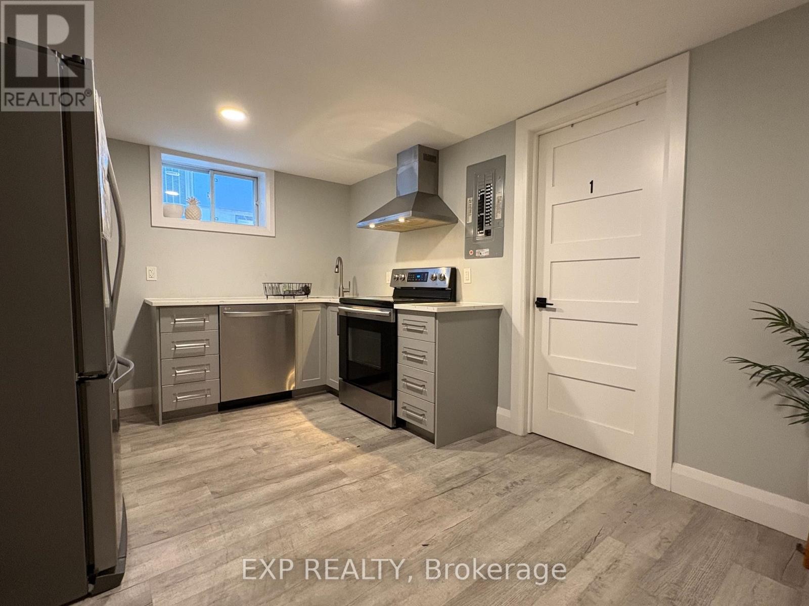 












1554 BASELINE ROAD

,
Ottawa,




Ontario
K2C0B3

