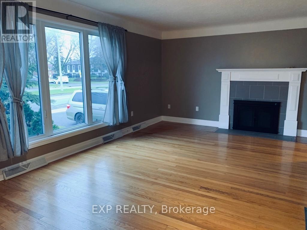 












1554 BASELINE ROAD

,
Ottawa,




Ontario
K2C0B3

