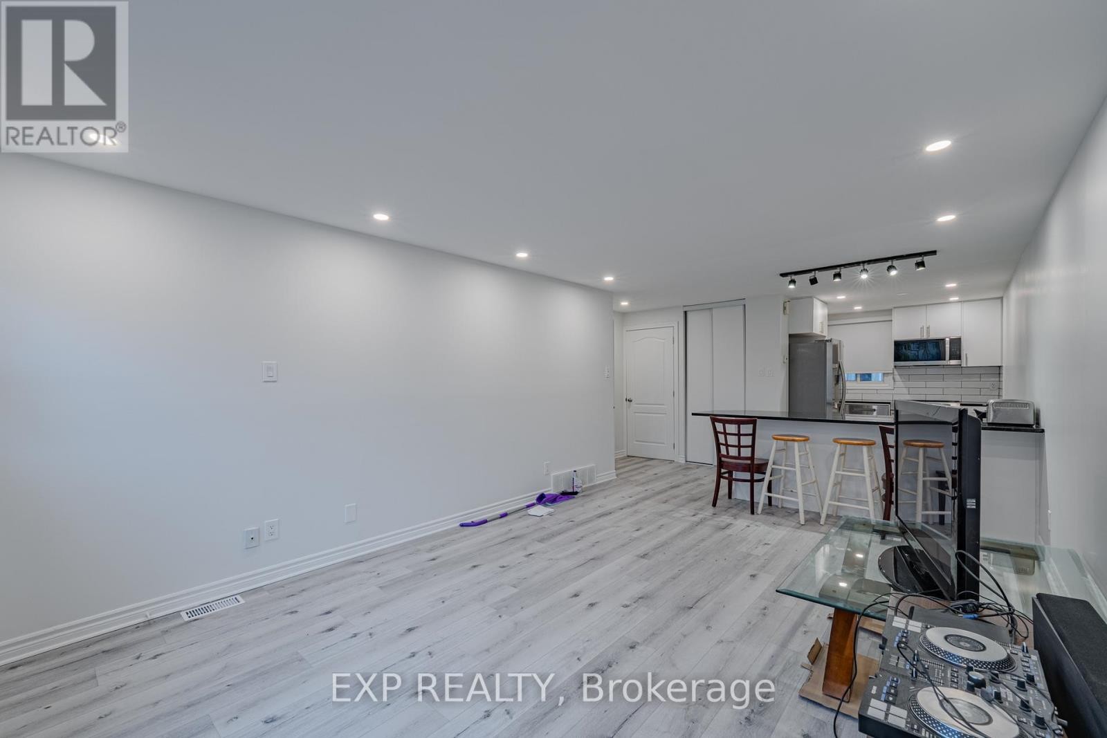 












268 WOODFIELD DRIVE

,
Ottawa,




Ontario
K2G4P2

