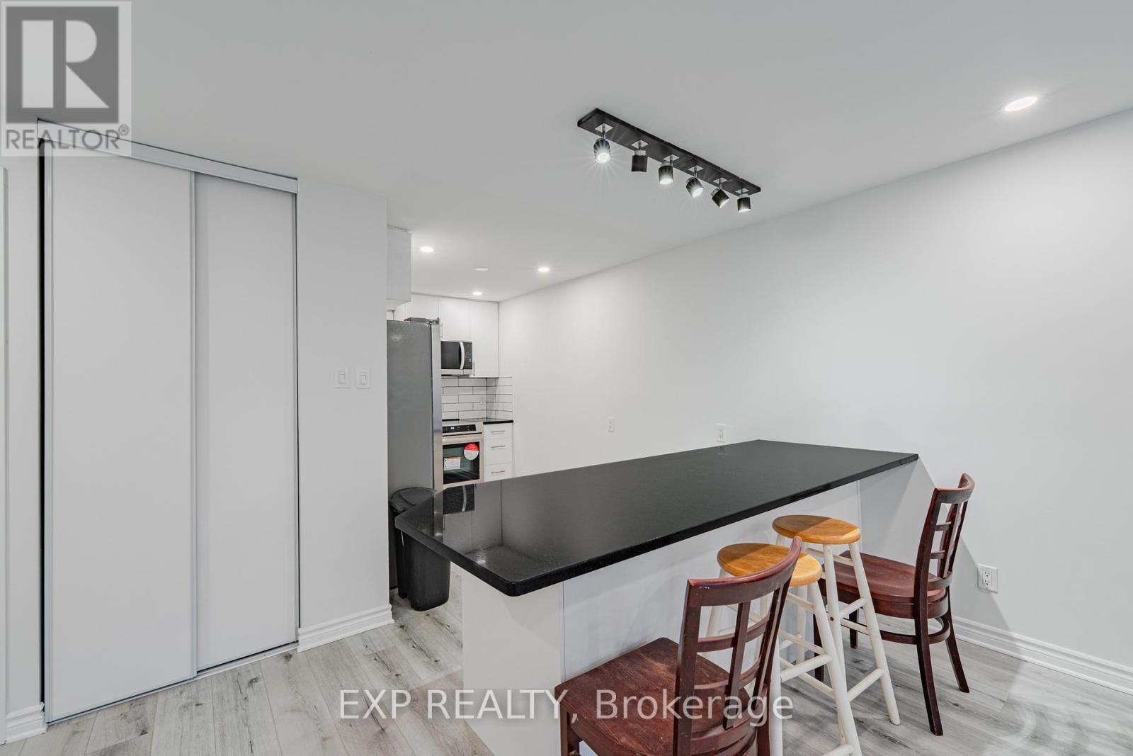 












268 WOODFIELD DRIVE

,
Ottawa,




Ontario
K2G4P2

