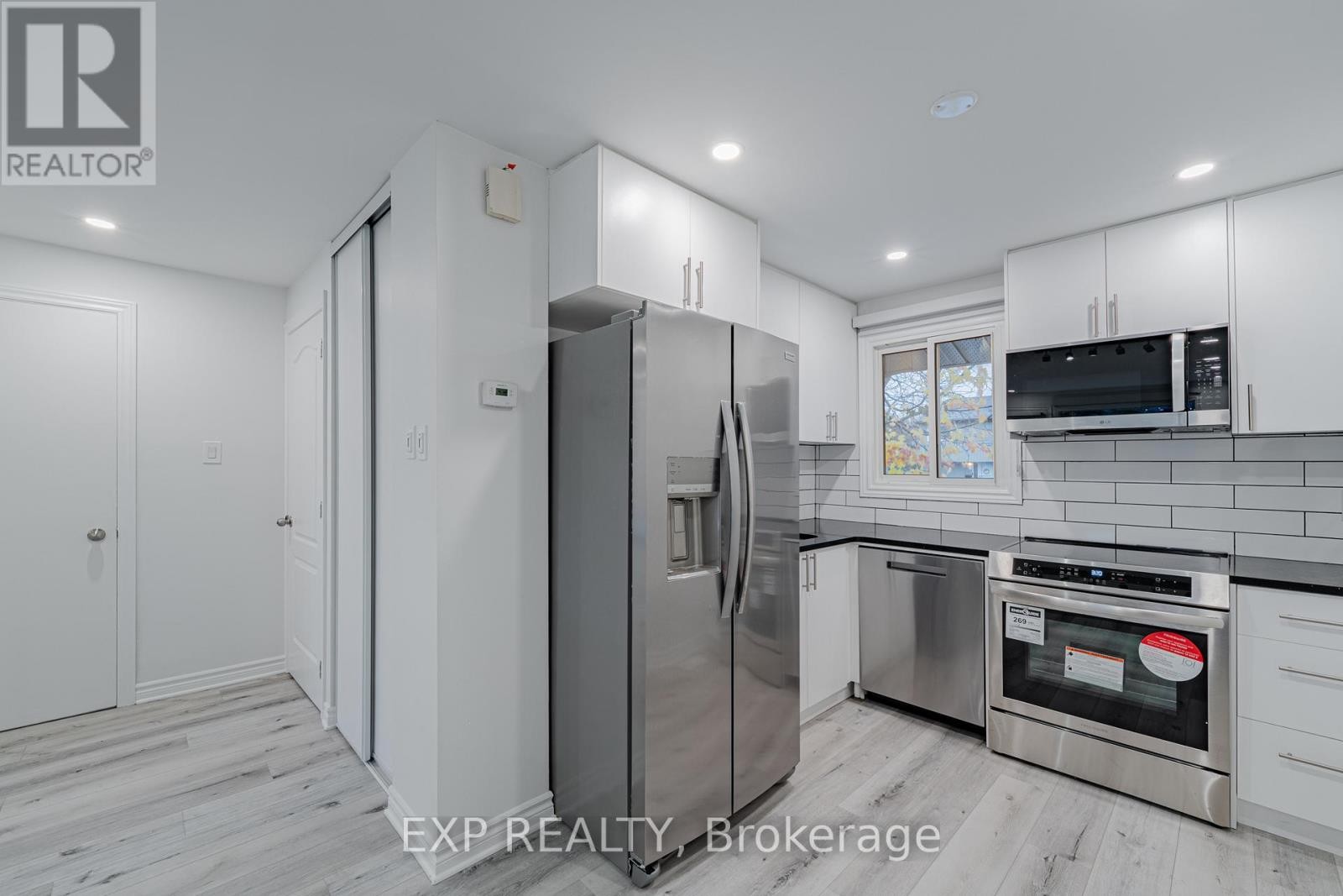 












268 WOODFIELD DRIVE

,
Ottawa,




Ontario
K2G4P2

