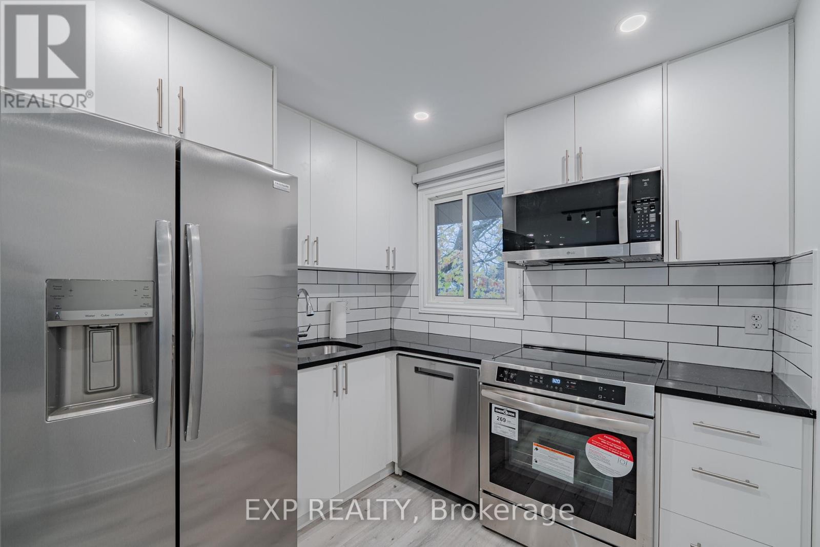 












268 WOODFIELD DRIVE

,
Ottawa,




Ontario
K2G4P2

